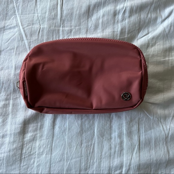 Lululemon brier rose everywhere belt bag - Picture 1 of 4